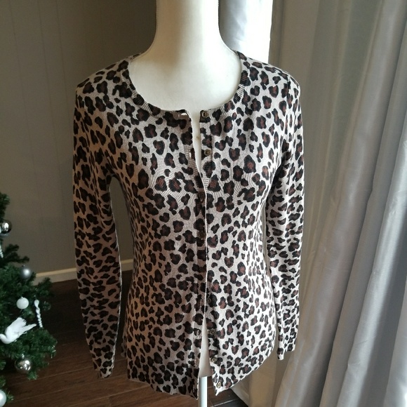 Animal print scoop neck button down cardigan - Picture 4 of 7